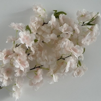 Гілка сакури С30306, кремова з листочками (100 см.)